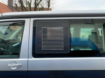 Lüftungsgitter T6.1 Schiebefenster links - Fahrerseite ab 10/2019 - Lüftungsgitter Fahrerseite hinten - verbaut in silbernem Fahrzeug