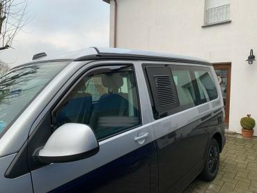 Lüftungsgitter T6.1 Schiebefenster links - Fahrerseite ab 10/2019 - Lüftungsgitter Fahrerseite hinten - verbaut in silbernem Fahrzeug