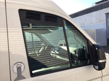 Lüftungsgitter Frischlüfter VW Crafter Fahrerhaus und MAN TGE ab 03/2017 - Lüftungsgitter Beifahrerseite vorne verbaut in weißem Fahrzeug