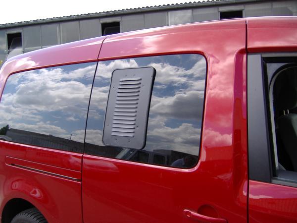 Lüftungsgitter Frischlüfter Fahrerhaus VW Caddy 2003 - 02/2020 - Beifahrerseite Standard - Lüftungsgitter Beifahrerseite hinten - verbaut in rotem Fahrzeug